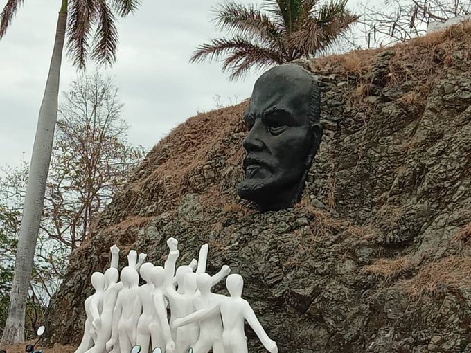 Coralsa y sus empresas asociadas de la Habana del Este, en el día de hoy participa en la plenaria del 1ro de Mayo y en el acto de reafirmación revolucionaria realizada en la Colina Lenin, demostrando su firmeza para defender la patria.  #1roDeMayo #CubaEstáFirme