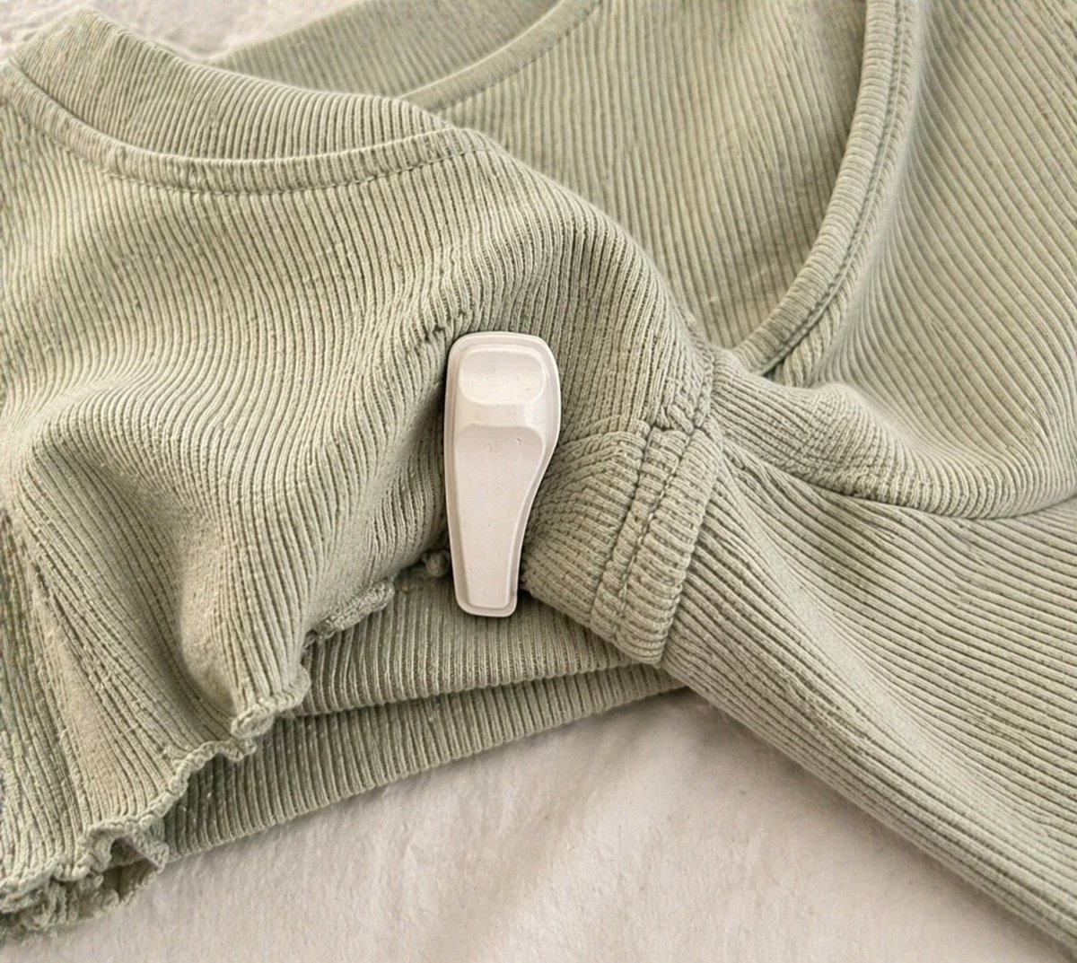 ຸLaura Bennett tweet media