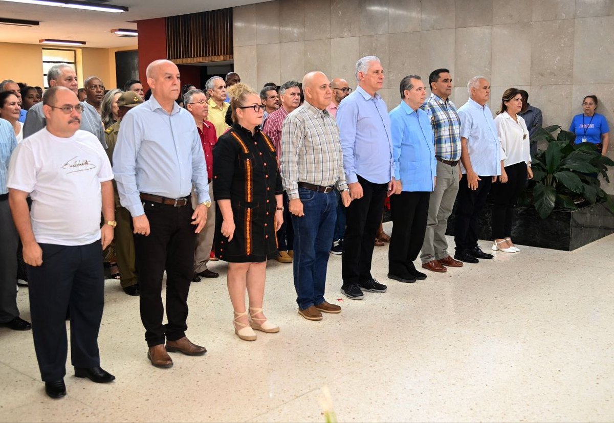 El Primer Secretario del Comité Central del Partido Comunista de #Cuba y Presidente de la República, Miguel Díaz-Canel Bermúdez, participó en el acto realizado en la sede de la organización partidista para respaldar el movimiento “Mi firma por la Patria”.
#PinardelRío