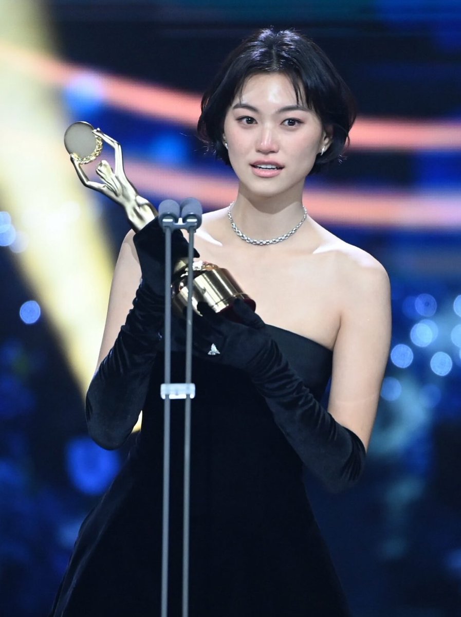 and THE awarded rising actress of the year who’s attending the Cannes Film Festival as the main character of the film invited 🤍  Kim Doyeon