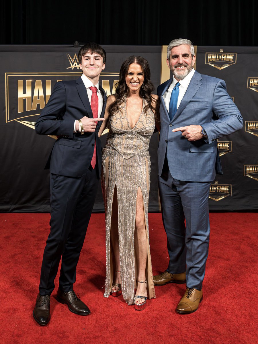 onlocationexp's tweet image. You know we ❤️ a red carpet moment #OnLocation 😎 #WrestleMania #CloserThanEver