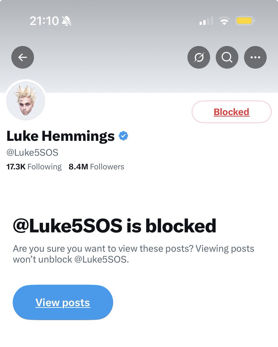 ★ saw 5sos tweet media