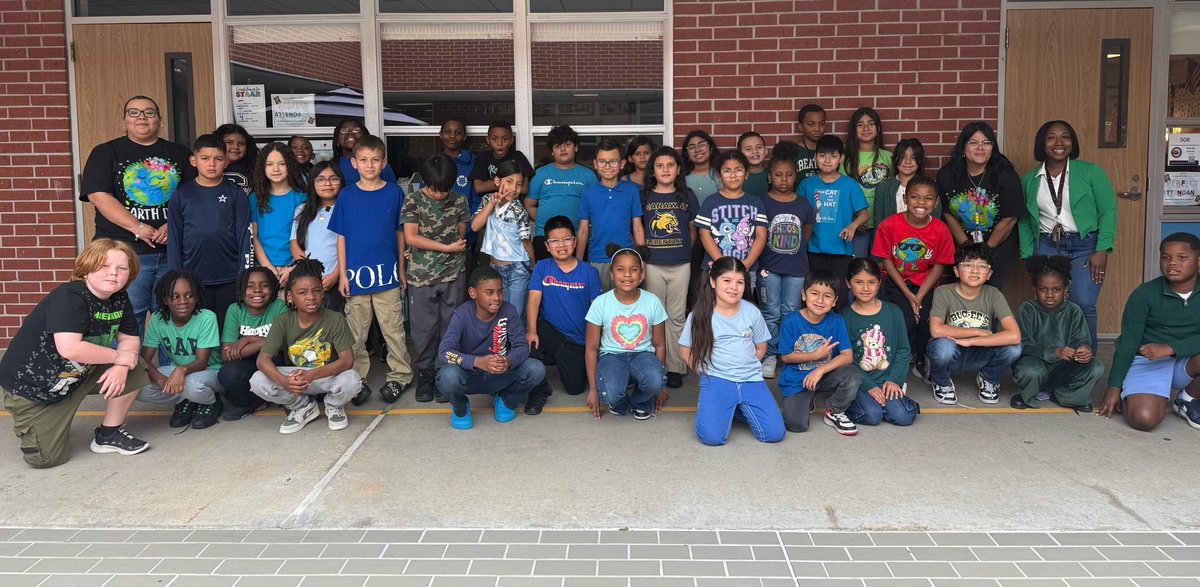 AGarcia1135's tweet image. Rooted in learning, growing at @CarawayES_AISD 🌱❤️
Celebrating Earth Day and advocating for #RedForEd! @whiteconstance1 @SADubberke @AldineISD @AldineAFT6345 #CarawayCougars #AldineStory