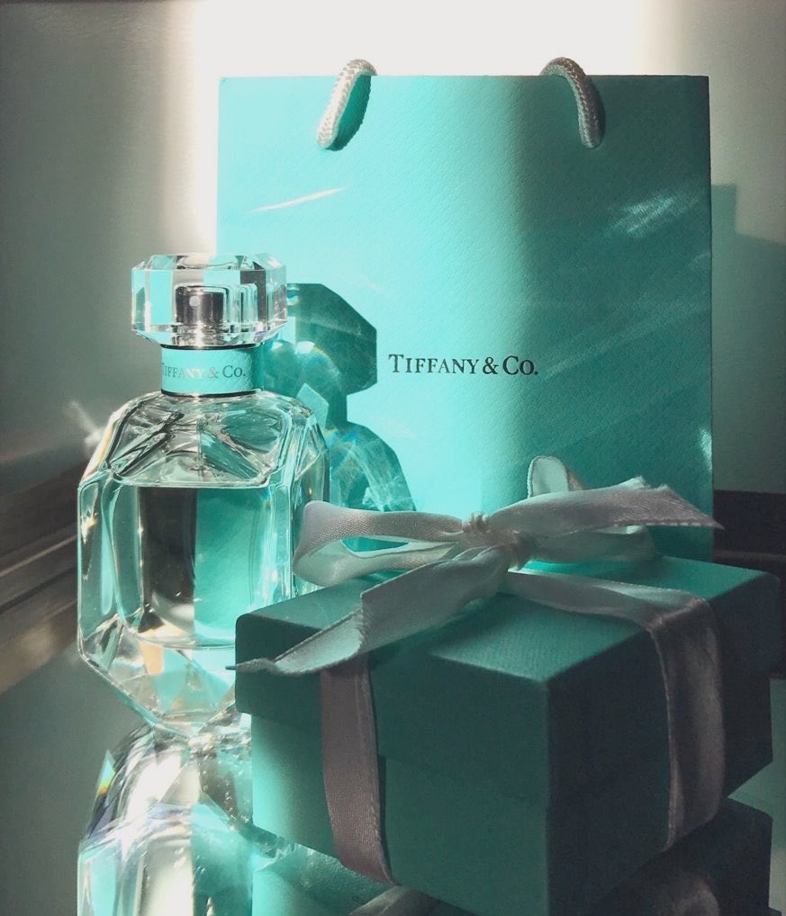 تيفاني آند كو أو دو بارفيوم

#رابطة_عشاق_العطور 

عطر زهري راقي بنفحات نظيفة وناعمة وبودرية من  السوسن والبرغموت المنعش ✨
مناسب لأجواء الصيف 
والربيع 🤍