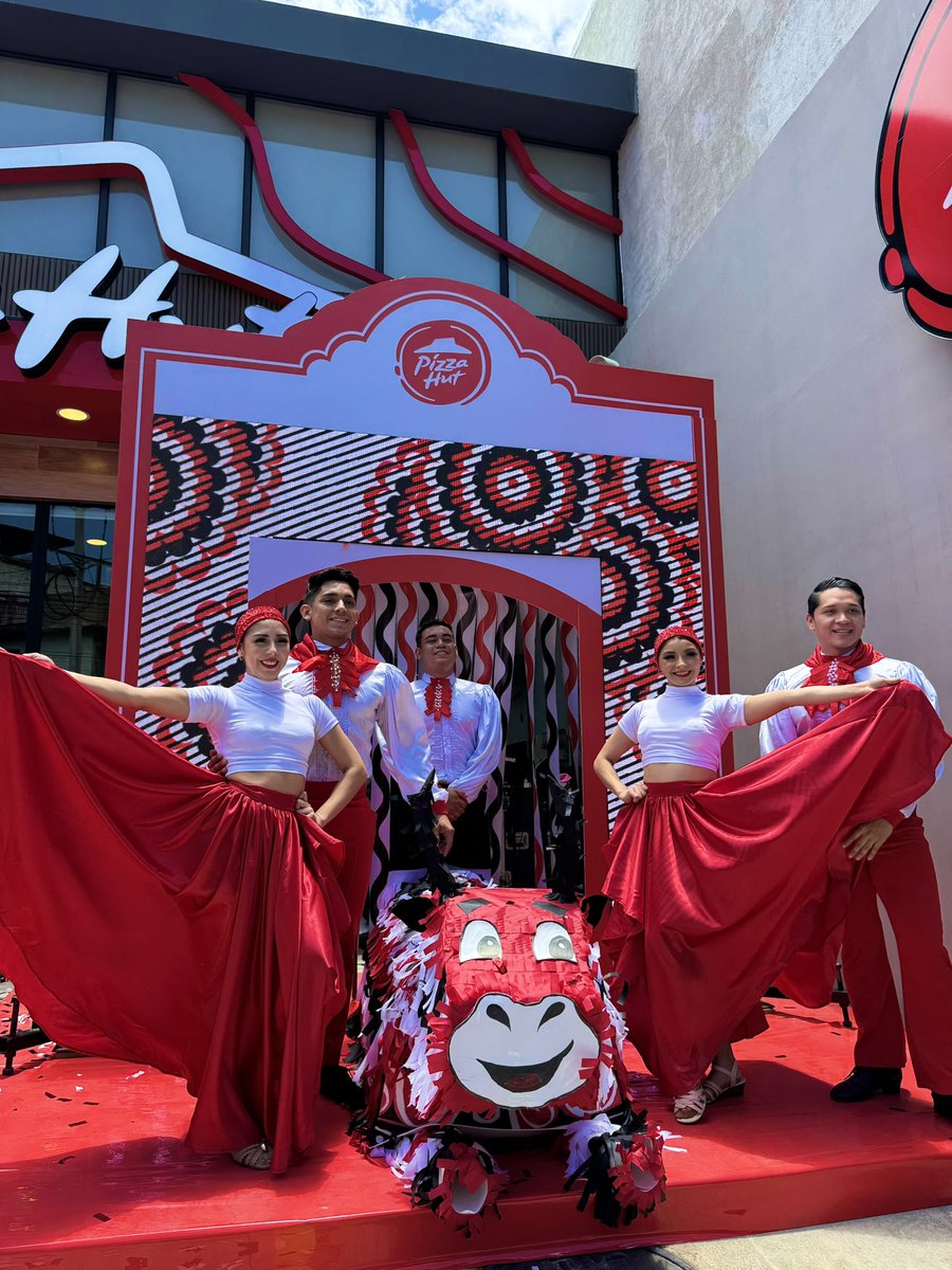 lapop989's tweet photo. 🍕 La expansión sigue creciendo en El Salvador 🇸🇻

Pizza Hut continúa fortaleciendo su presencia en el país con la apertura de su nuevo restaurante en Cojutepeque, alcanzando 85 sucursales a nivel nacional. https://t.co/TKggDlngrA
