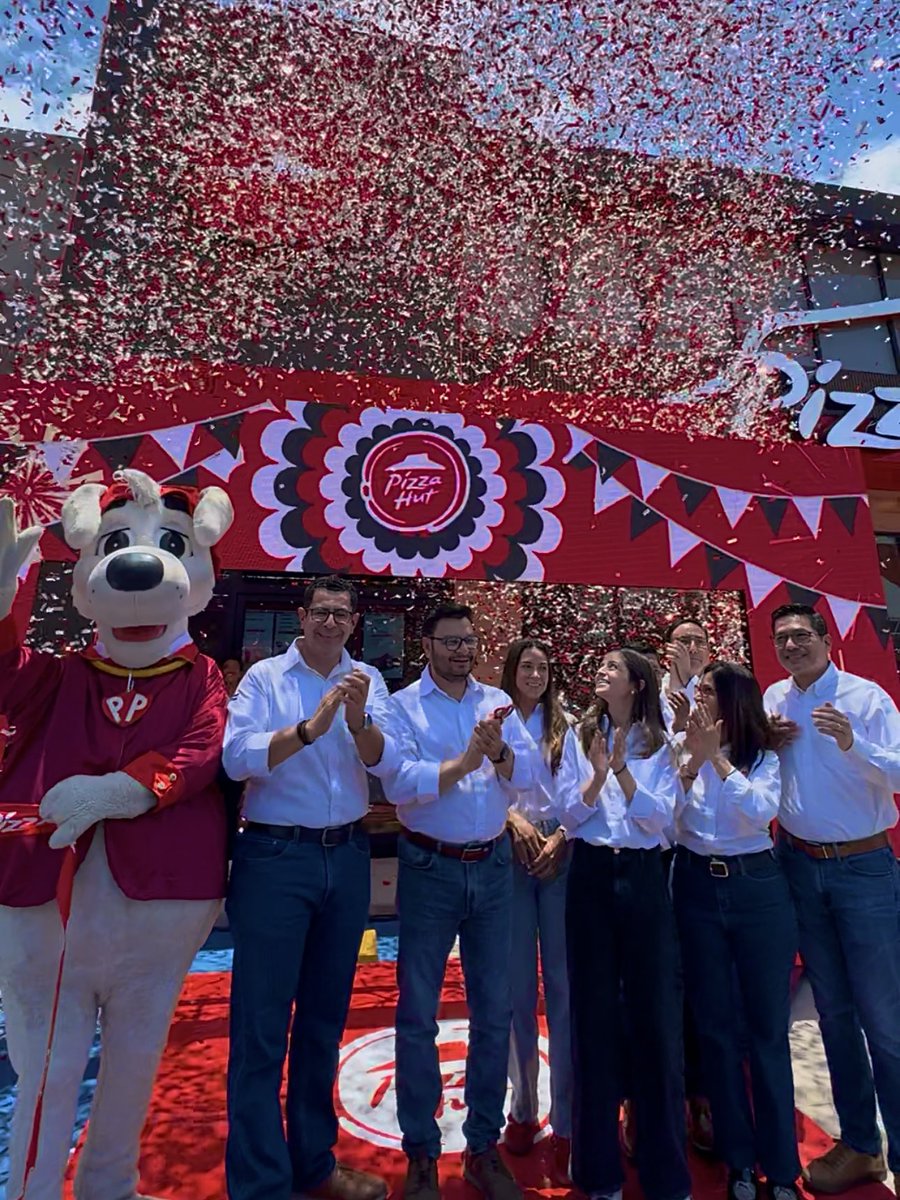 lapop989's tweet photo. 🍕 La expansión sigue creciendo en El Salvador 🇸🇻

Pizza Hut continúa fortaleciendo su presencia en el país con la apertura de su nuevo restaurante en Cojutepeque, alcanzando 85 sucursales a nivel nacional. https://t.co/TKggDlngrA