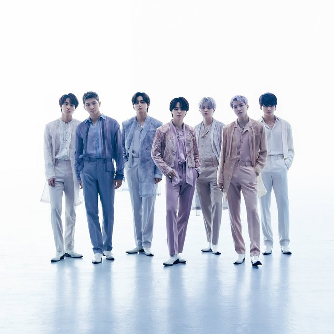 “Run BTS” by #BTS re-enters and reaches a new peak of #91 on the Billboard Korea Hot 100.