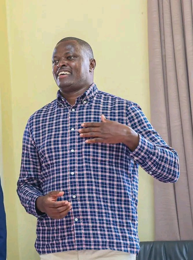 limited254's tweet photo. Have you noticed Since Ndindi Nyoro was put in a tough spot by Kimani Kuria on Citizen TV JKL, he has gone very quiet no usual lectures, and even his social media has been inactive. https://t.co/qXvatsHArc