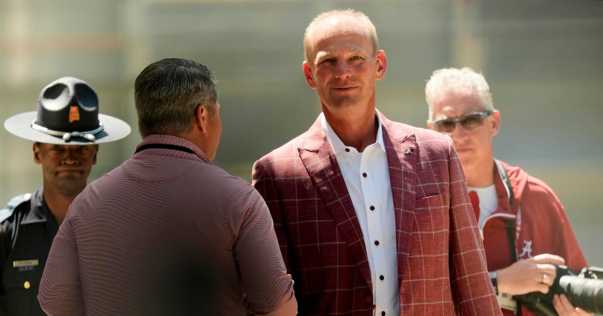 Charlie_Potter's tweet image. #Alabama head football coach Kalen DeBoer receives contract extension, raise before Year 3

His new deal is a 7-year extension that will pay him an annual salary of $12.5 million. His buyout is $10 million through January of 2027.

🔗 on3.com/teams/alabama-…