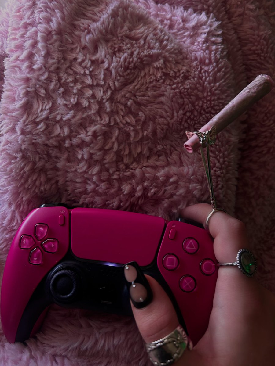 𝖇𝖊𝖈 𖤐 tweet media