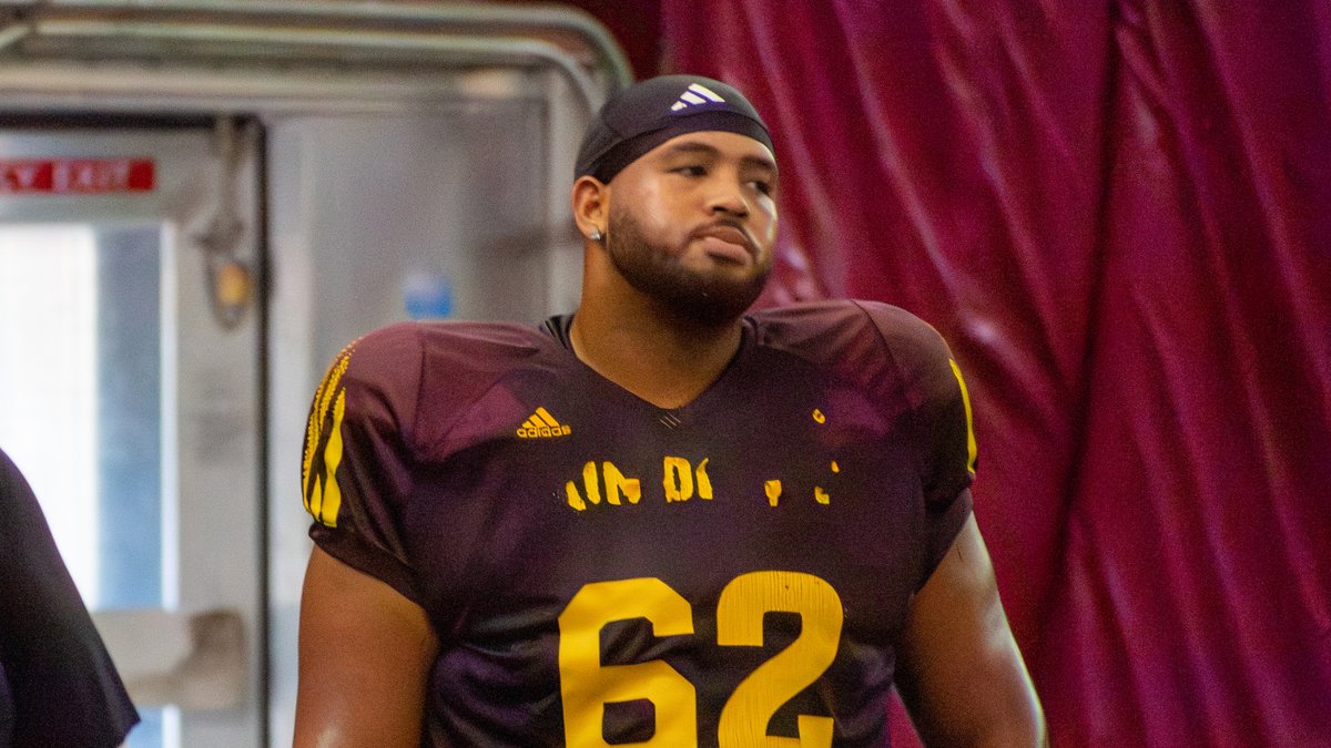 CronkiteSports's tweet photo. ASU Football: Plans shifted for Ben Coleman on the gridiron, but one moment in his mother’s backyard went exactly right. 

@TylerMWeiss_ has the story:

https://t.co/4zkc3qiJGZ https://t.co/OiQzM02zi1