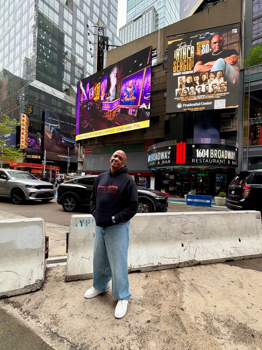 sergiogeorge's tweet photo. Estar en mi ciudad, Nueva York, y recordar una de las canciones que marcó mi carrera como “Mentiras” junto a @oscardleon… no tiene precio.
Nos vemos este 30 de mayo en el Prudential Center.
https://t.co/CFTSsdgIQb
#AtacaSergio https://t.co/AMHKXicCVJ