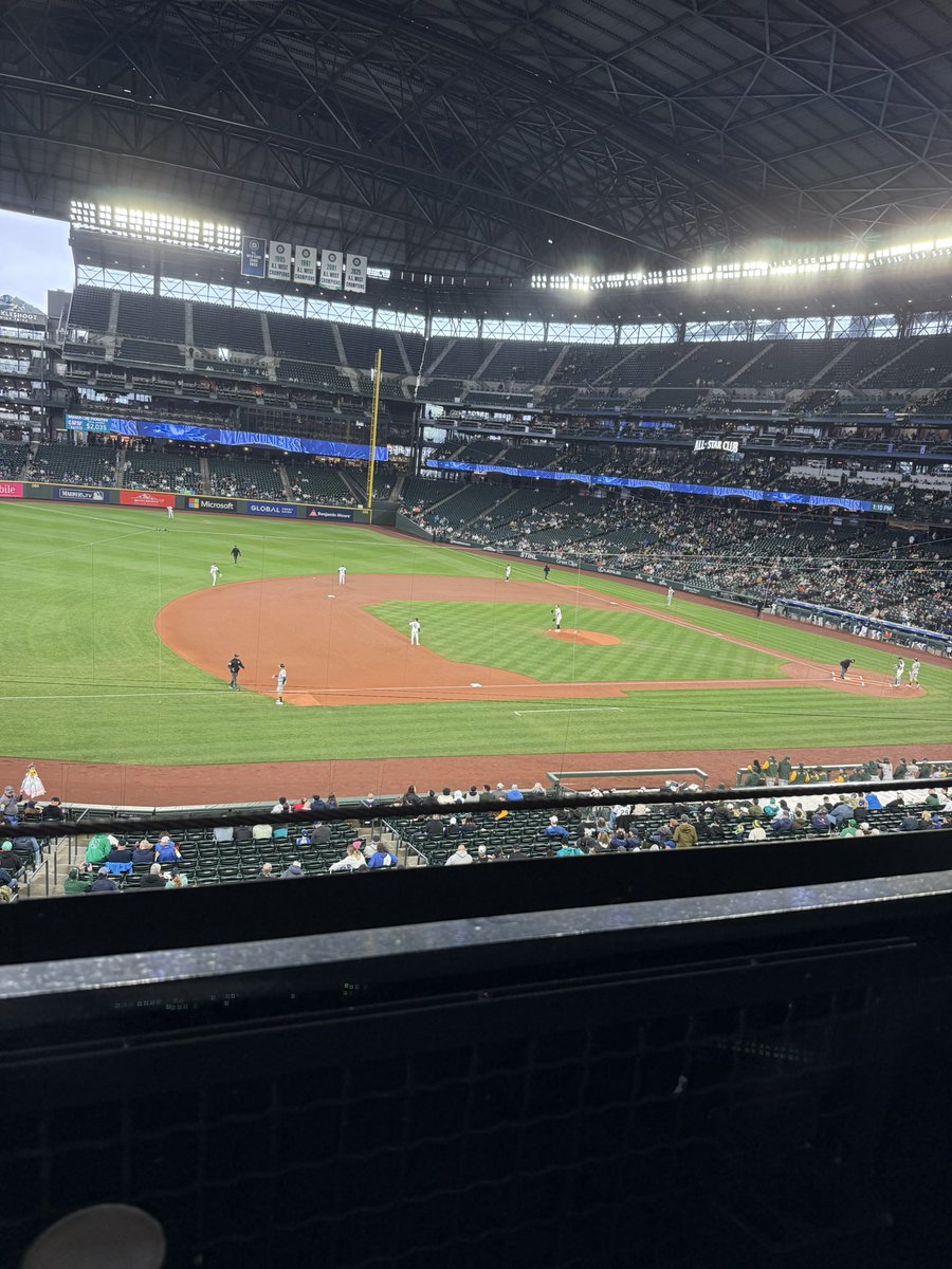 lostinclouds85's tweet photo. Birthday treat for myself go mariners #mariners #seattle  #pnw https://t.co/ymcPz3itr3