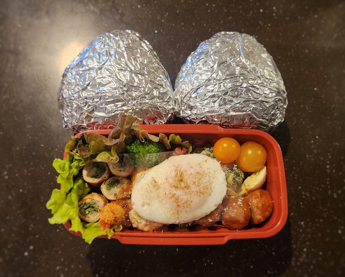 obento_BBA's tweet photo. おはようございます️☀️.°
今日のお弁当🍱

水菜と白菜の肉巻き
ウィンナー
目玉焼き
エビフライ
カニクリームコロッケ
ミートボール
ほうれん草のサラダ

 #お弁当 
 #お弁当日記 
 #お弁当記録 
 #お弁当作り 

夜は旦那不在の為お夕飯は手抜きする！
怪我に気をつけてね🥲
いってらっしゃい👋👋👋 https://t.co/7cz4DADWsd