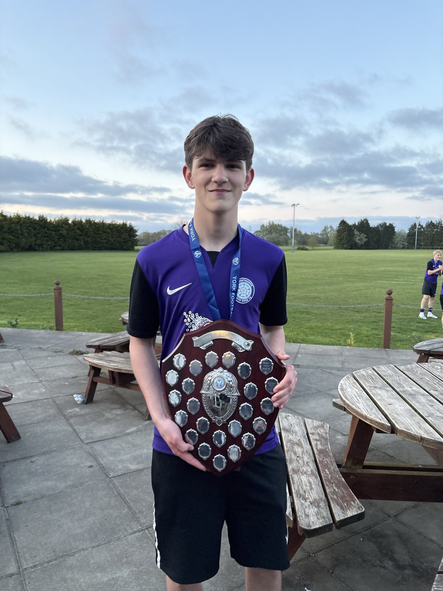 andygee007's tweet photo. York U15 Div 1 Winners 🏆

#football #U15 https://t.co/voaBqcqAGW