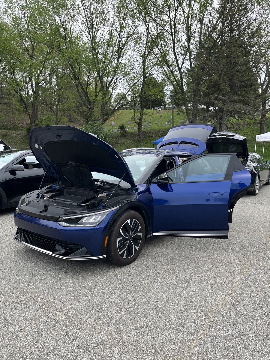 PghCleanCities's tweet photo. ⚡🚗 Great turnout at our Drive Electric Earth Month Car Show this Saturday!
 
Over 19 EVs on display and 10+ spectators joined us to celebrate clean transportation and Earth Month 🌎
 
Huge thanks to Bonnie Belak and Three Rivers EVA for organizing such a fantastic event!
 #PRCC https://t.co/eeVpkazKJj