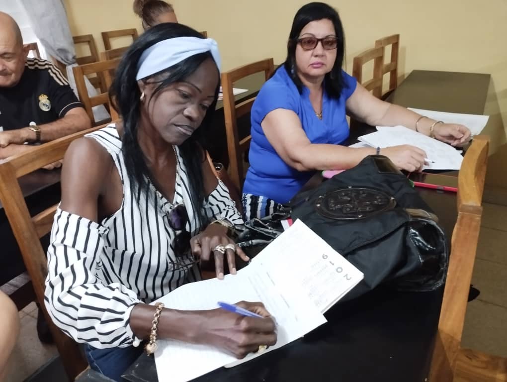 ArmandoSan32423's tweet image. Los trabajadores de la #DGE dan su firma por la Patria.
@CubaMined @naimatrujillob @PartidoPCC @DiazCanelB @QueipoRuiz