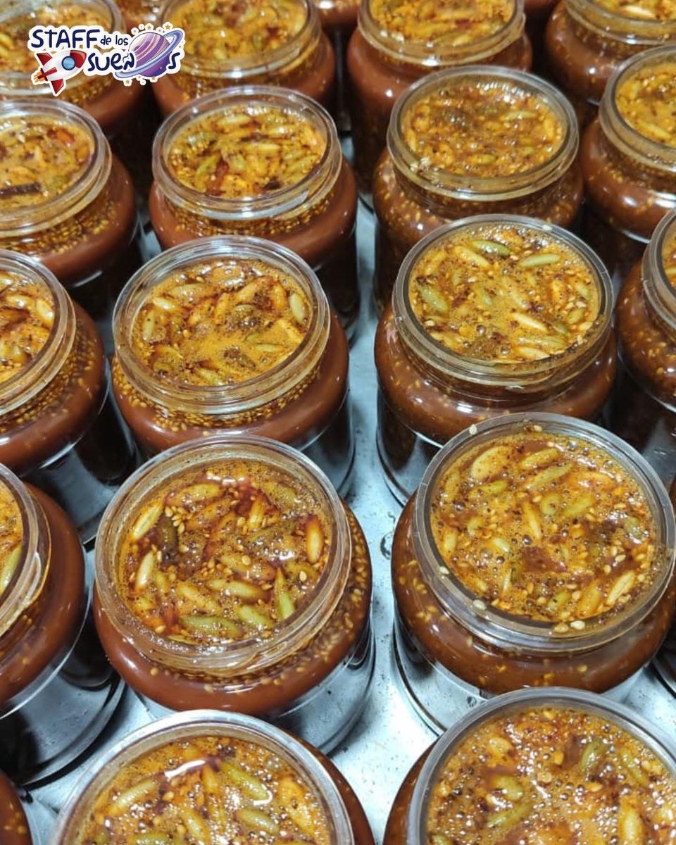 OaxacaVialsi's tweet photo. SALSA MACHA CON CAUSA 🌶️🩵
Hoy queremos compartir algo que nace desde el corazón. La mamá de José ha decidido dar un paso valiente y emprender algo nuevo, más allá de los postres que muchos ya conocen: ahora prepara una deliciosa salsa macha hecha con dedicación y esperanza.
Cada frasco no solo lleva sabor, también lleva esfuerzo, amor y el deseo de salir adelante en un momento complicado.
💰 Costo: $100 pesos
📲 Pedidos: 951 331 9441
Al adquirirla, no solo estás apoyando un emprendimiento local, también estás sumando a los gastos del tratamiento de José.
Si puedes apoyar, compartir o recomendar, ya estás haciendo una gran diferencia.
