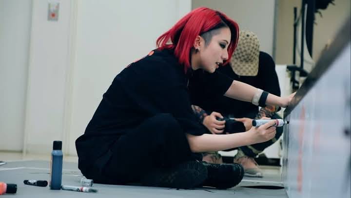 AniRave's tweet photo. 🚨 Kei Urana (Gachiakuta) reassures fans after recent online backlash.

She thanked those who checked in on her and apologized to anyone who saw harsh comments, explaining she couldn’t stay silent on the issues discussed.

“My mental state is perfectly fine… I’m even more energized now.”

Urana added she’ll be drawing non-stop to make up for delays and asked fans to look forward to upcoming chapters.
