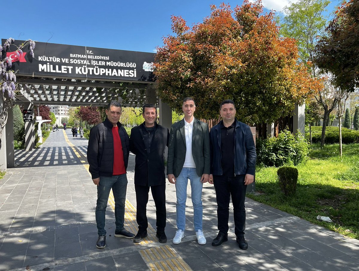 guvenlik_sen354's tweet photo. Genel Sekreterimiz Barış Çelik ve Batman Belediyesi temsilcilerimizle birlikte saha örgütlenme çalışmalarımızı tüm hızıyla sürdürüyoruz. Bu kapsamda Batman Belediyesi’ndeki çalışma alanlarını ziyaret ederek işçi arkadaşlarımızla verimli istişarelerde bulunduk. İşçi arkadaşlarımızın kararlılıklarının ve iradelerinin sendikamızın faaliyetlerini güçlü bir şekilde desteklediğini bir kez daha memnuniyetle gözlemledik. Misafirperverlikleri için kendilerine teşekkür ederiz. @diskinsesi @btmnbld @Yusufku35886432