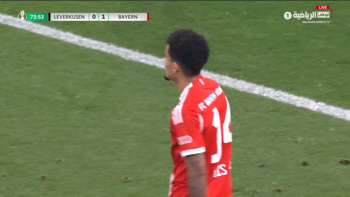 شوف اللقطة .. شوف اللعبة ... إبداع فارس عوض في تعليقه على فرصة دياز الخطيرة 