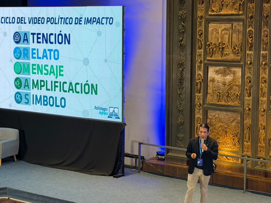 CumbreCP's tweet photo. 📍Día 2 #CumbreMontevideo

@Hvenegasdiaz Tácticas digitales que todo político debe tener

¿Sabías que la ausencia de ataques puede ser una señal de alerta? 🚨

​"Si a ustedes no los están atacando, también preocúpense". https://t.co/kCs4zHCikt