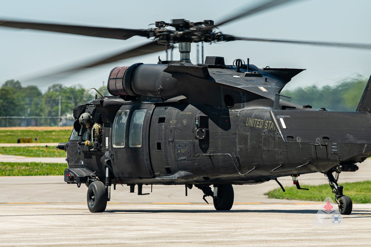 Skyworx_Media's tweet image. The MAZER flights were back in the KOWB area again today.  These Mike model 60's never get old to me....

#aviation #AviationNews #avgeek #helicopter #usarmy