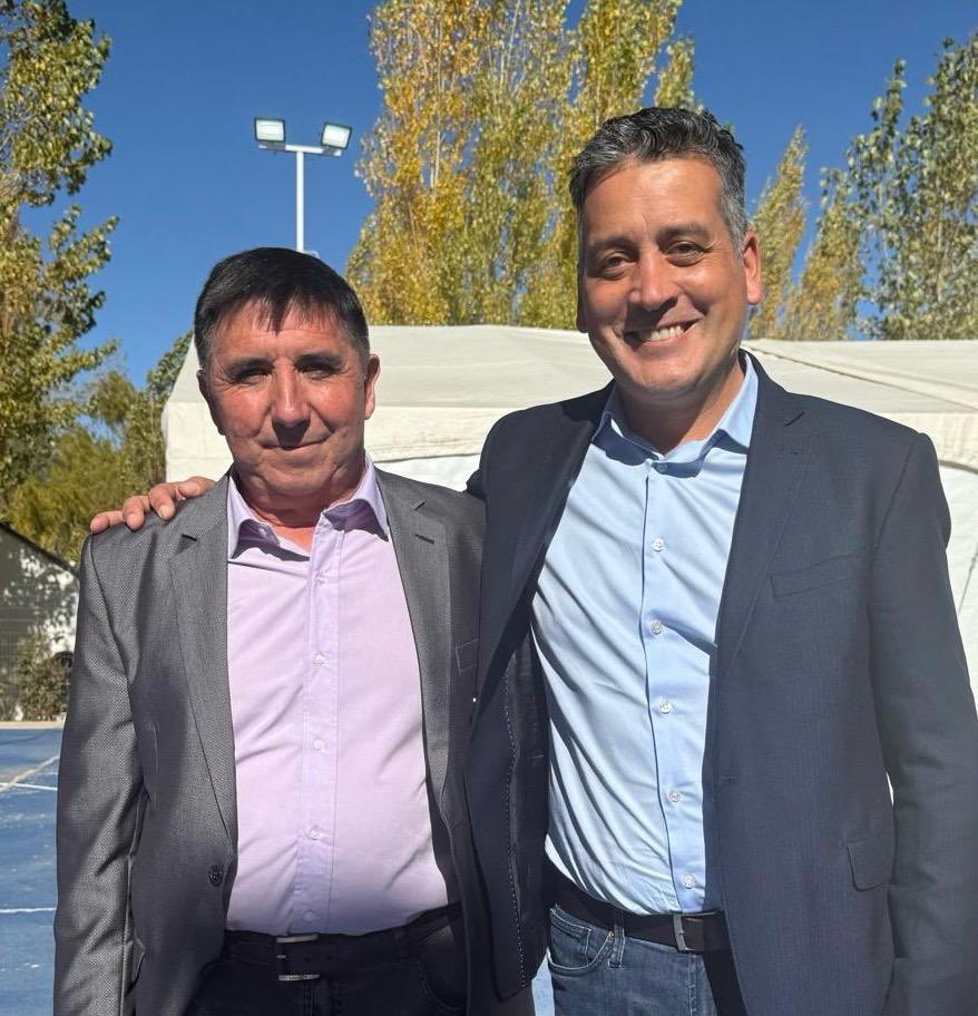 AlamoGabrielM's tweet image. Acompañando a los vecinos y vecinas de Villa del Nahueve en un día historico: celebró sus 37 años y se inauguró la obra de gas 👏
#Neuquén #Interior