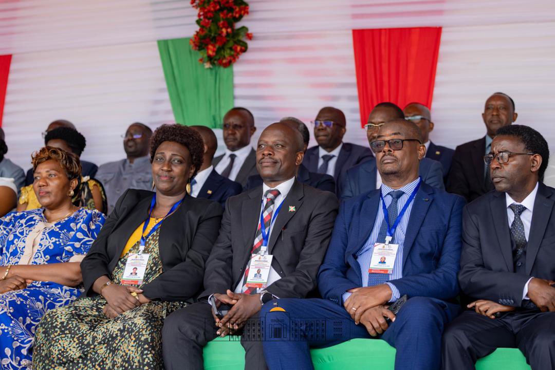 KwaNtare's tweet photo. @GeneralNeva Nyenicubahiro @GeneralNeva yahamagariye abenegihugu kugwanya ivyo vyose vyokwonona amatora meza, aca agaruka ku kamaro k'amahoro n'umutekano,  kugwanya inkuru z'irementanya, kutazera inze mu buryo buzokoreshwa, amacakubiri y'imigambwe, ubutungane n'uruhara rw'abenegihugu. https://t.co/SsIv0lHzlx