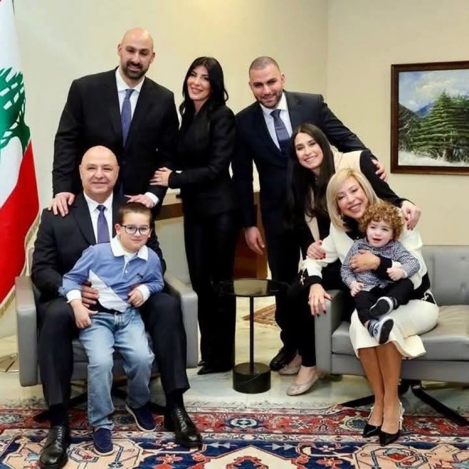 allouush's tweet photo. انشالله يصيبك ويصيب عيلتك، كلّ شي عملته بأهل الجنوب. https://t.co/piagLXgZ9U