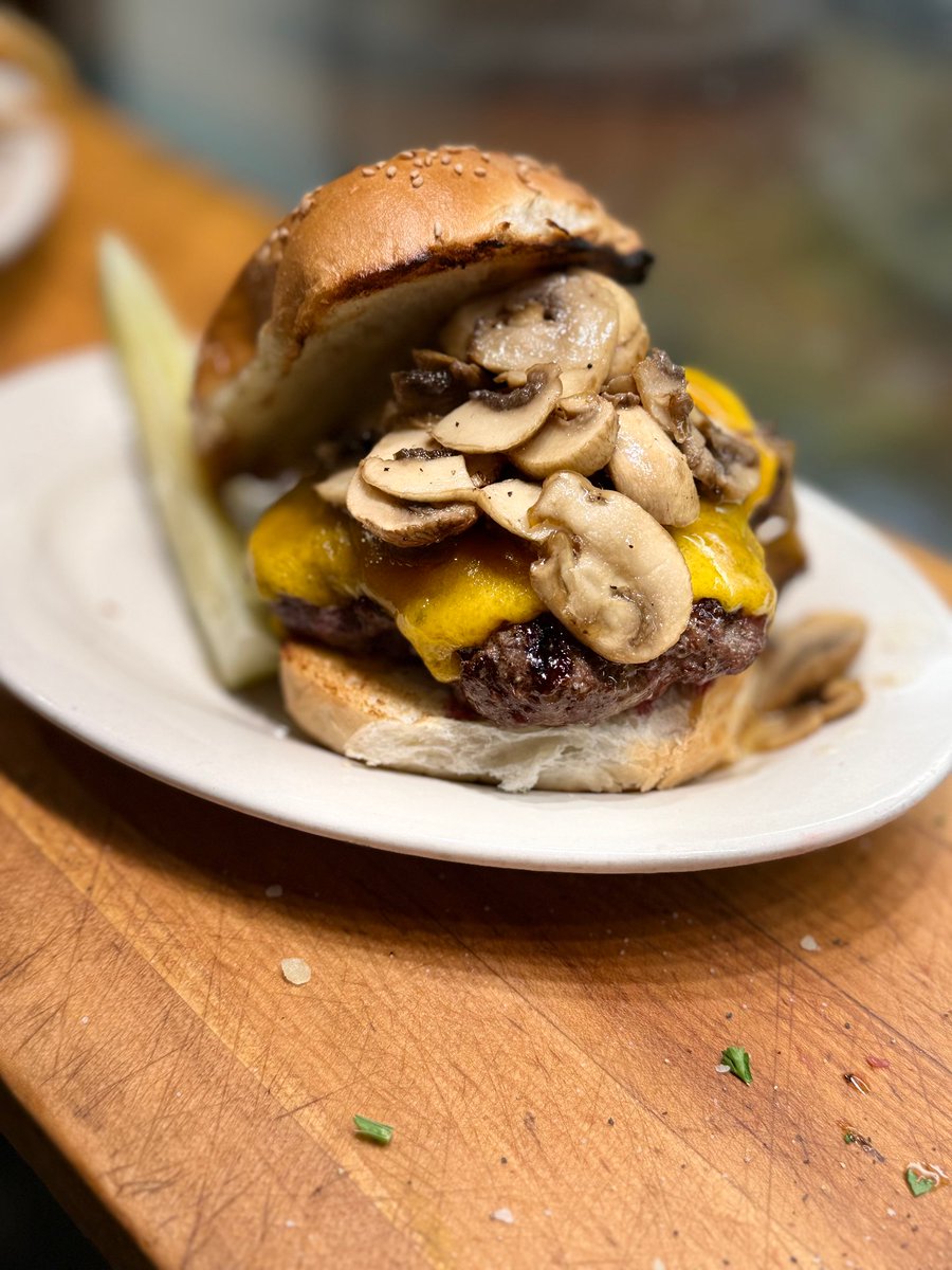 4thBase1's tweet image. Craving something hearty? Sink your teeth into our bestselling 1/2 Lb Hamburger! Hand-patted and loaded with your choice of mushrooms, onions, peppers, and cheese. Don't forget the side of onion rings or fries. 🍔🍟 #4thBaseRestaurant #BestBurger #FoodCravings 🤤