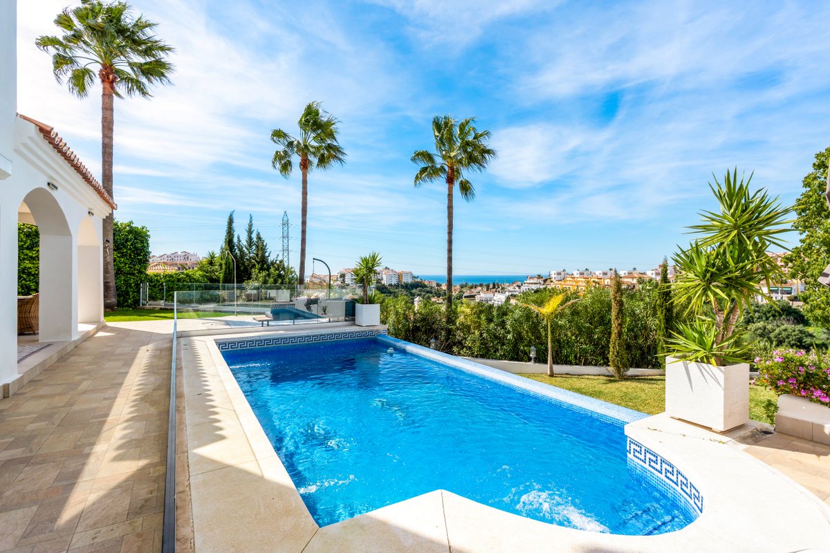 MarbellaLiving's tweet image. Beautifully renovated, south west facing three bedroom Villa located in Riviera del Sol, Mijas Costa with sea views.

Ref: 5833MLV
Price: 1.320.000€

marbellaliving.com/property/5833M…

#rivieradelsol #mijascosta #forsale #sevende #marbellaliving