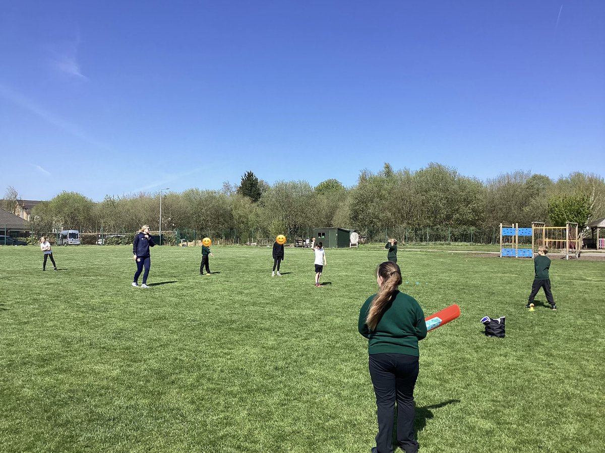 GatesKingfisher's tweet photo. Year 5 had a fantastic morning today with a Lancashire cricket coach! We loved practising our bowling and then had great fun improving our batting skills through exciting drills. 🏏📷#TheGatesPE https://t.co/bxvyWjkK0y