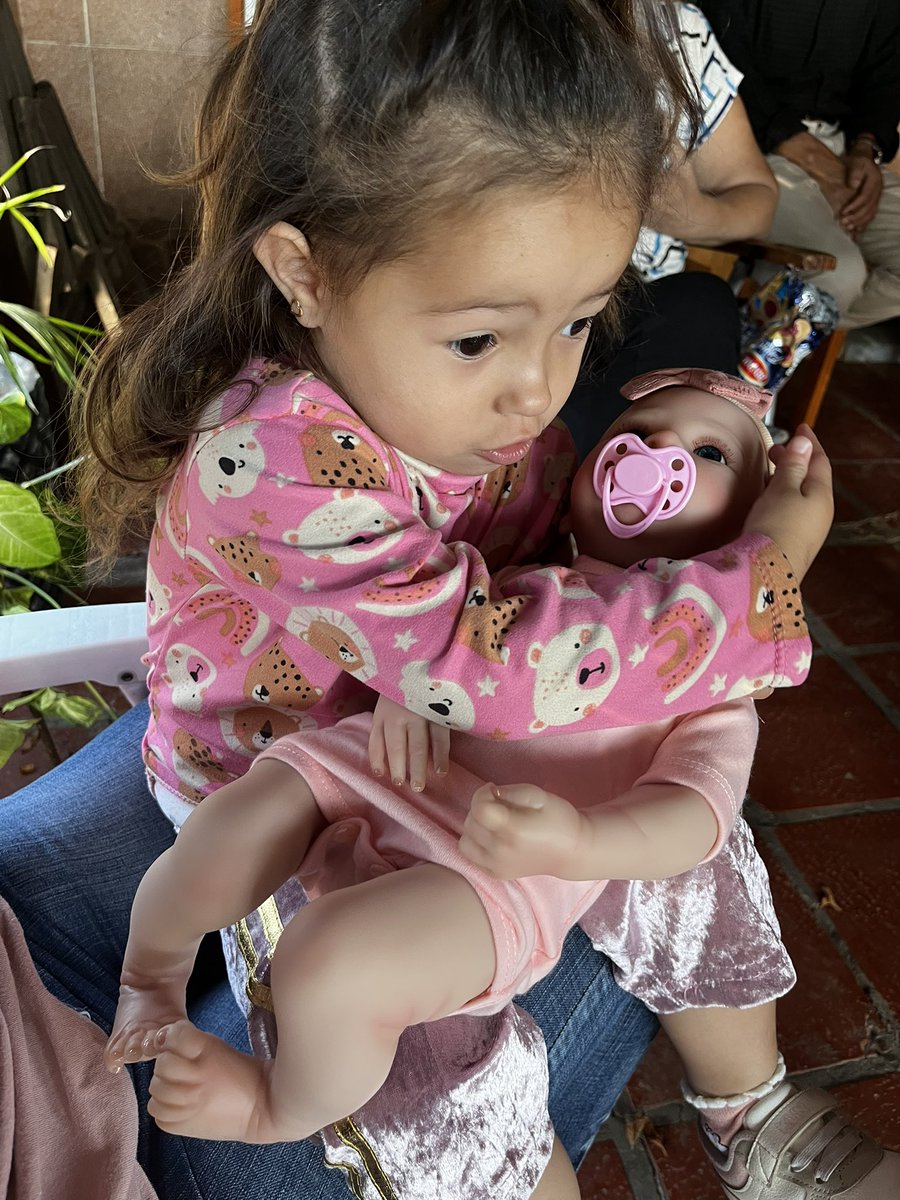 RomSilva150900's tweet photo. siempre malenseñándote hija ❤️ https://t.co/pTlod0NBqg