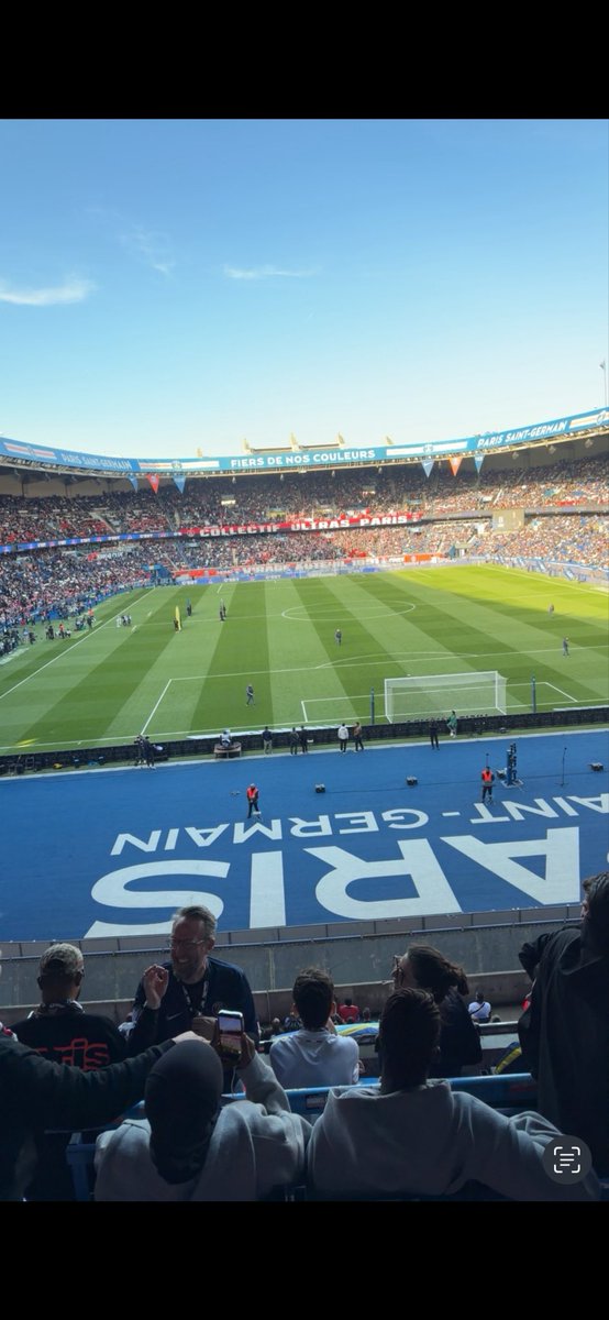 Je peux pas poster toutes les photos mais un total de 10 places ont été données ! Un grand merci à <a href="/Wissamjr_/">Wissss</a> <a href="/ImmigreParisien/">L’immigré Parisien</a> <a href="/_Lemouss/">🇲🇱</a> <a href="/AmmarAtal/">Ammar….</a> <a href="/Ninuux_/">ninuux. 🇮🇹🗼</a> <a href="/suareez7/">Lucker</a> <a href="/ZXVBarBar/">🇵🇹🔻</a> héros de la commu PSG ❤️💙