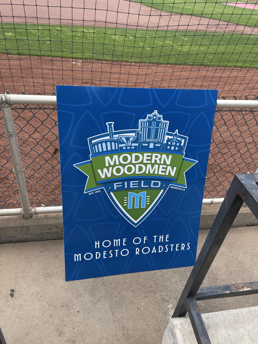 Quade1095's tweet photo. Main Street Baseball CEO and Modesto Roadsters owner Dave Heller announced their naming rights sponsor, Modern Woodmen, this afternoon. The Roadsters and Modern Woodmen of America signed a 10-year, multi-million dollar agreement. The ballpark will be called Modern Woodmen Field https://t.co/Mqk7F91mGT