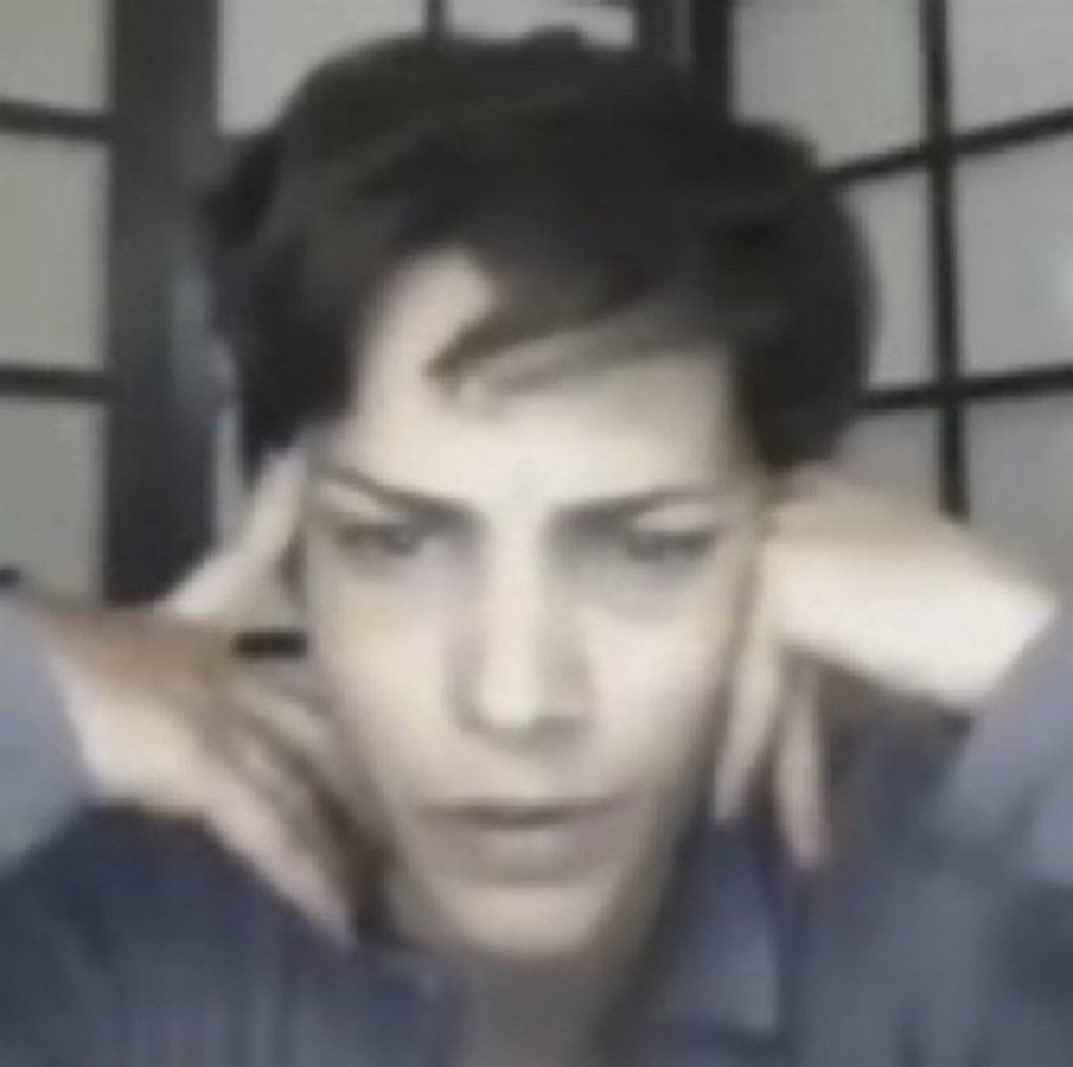 gnt fui num casamento e o noivo começou a falar varias besteiras e todo mundo ficou sabendo que a noiva planejou um massacre escolar qnd tinha 15 anos (mas nao chegou a fazer), ele surtou qnd descobriu isso dela e traiu beijando a colega de trabalho (q tava no casamento tb)