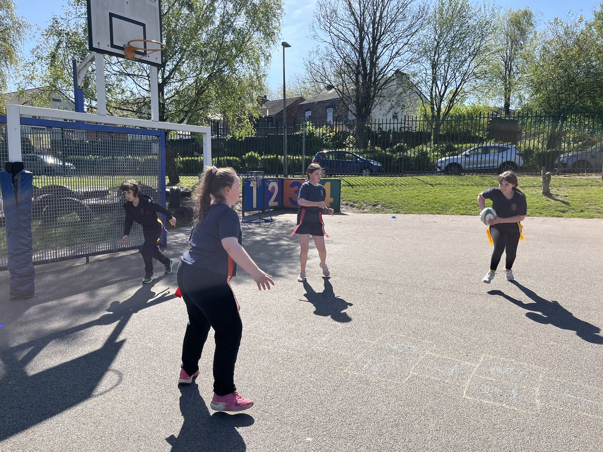 StEdwards_C4's tweet photo. Our Tag Rugby second session focused on attacking and defending this morning, using tag belts for the first time. #stedwardspe https://t.co/41SQCBMmnZ