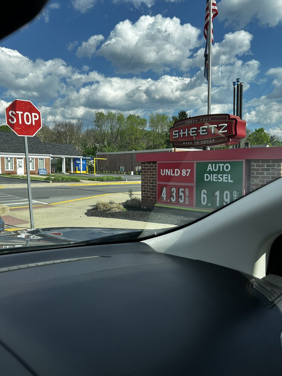 brct1991's tweet photo. Rural Central Pa gas prices as of right now.  @DonaldTrump please help us out. This is crushing families. https://t.co/pq2lcUaEKm