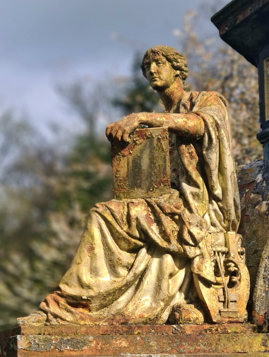 is_glasgow's tweet image. The allegorical figure of Art by David Watson Stevenson on the Saracen Fountain in Alexandra Park in the East End of Glasgow. The rendering of the folds of the clothing on this figure is just superb. 

Cont./

#glasgow #ironwork #fountain #architecture #sculpture