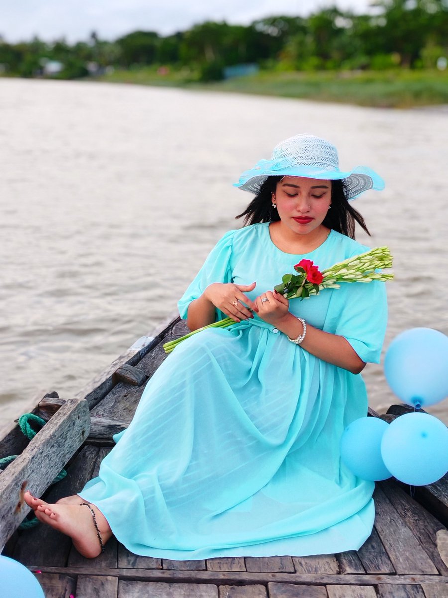 এক টুকরো শান্তি, আর এক টুকরো আমি...🤍