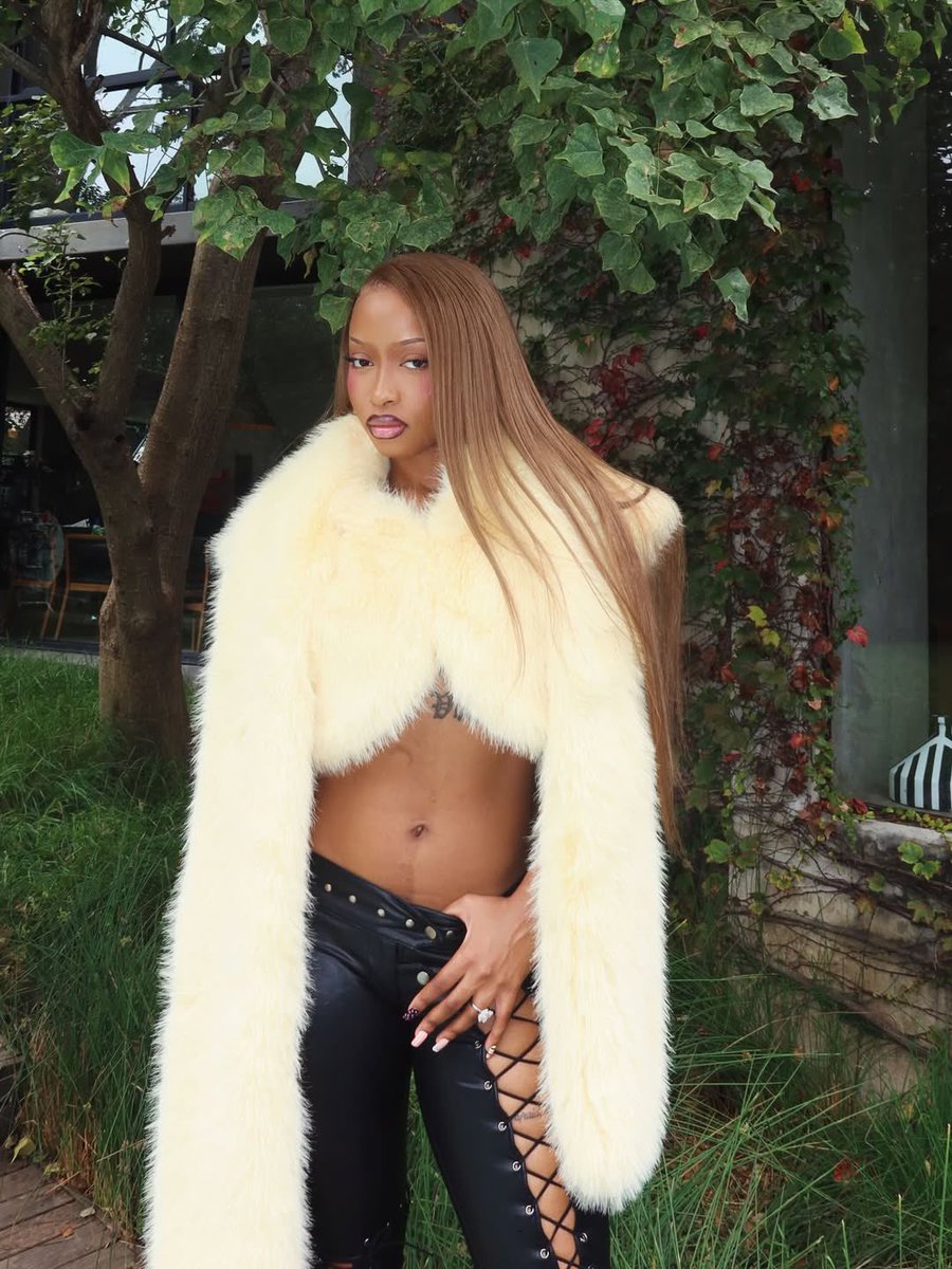 R O S E || THE MAGAZINE. tweet media