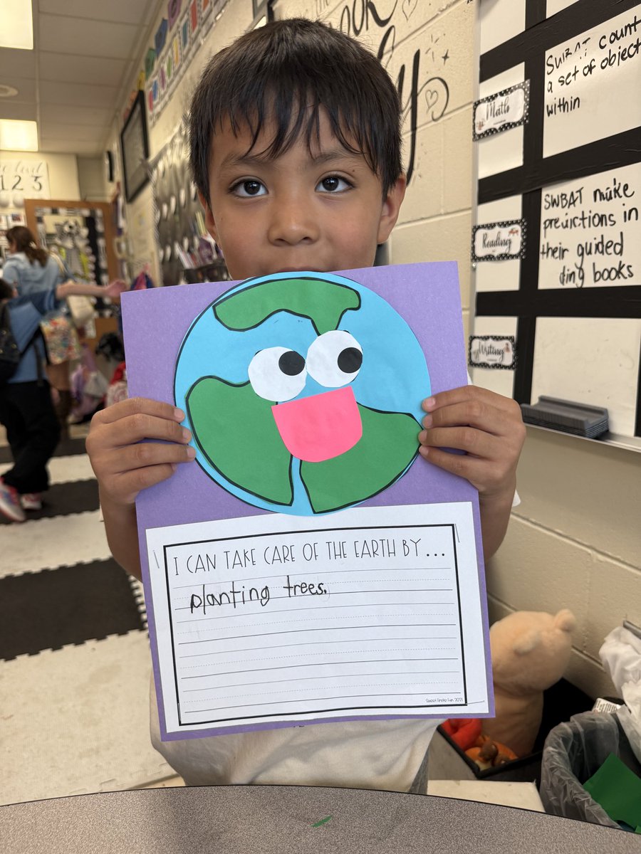 Mrs_Schick_HB's tweet photo. We love our Earth! ๐๐๐#HappyEarthDay2026 #HBStrong @HamptonBaysES https://t.co/fOJrFy22Ra