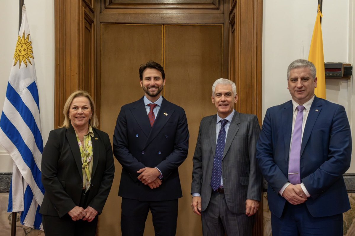 Esta tarde, acompañamos al Presidente de la Cámara 🇺🇾 <a href="/DipRodrigoGoni/">Rodrigo Goñi Reyes</a>, en la reunión que mantuvo con el Presidente de la Asamblea Nacional de Ecuador 🇪🇨 <a href="/NielsOlsen/">Niels Olsen</a>, un verdadero aliado en la defensa de las ideas de la libertad y gran promotor del desarrollo de los individuos.