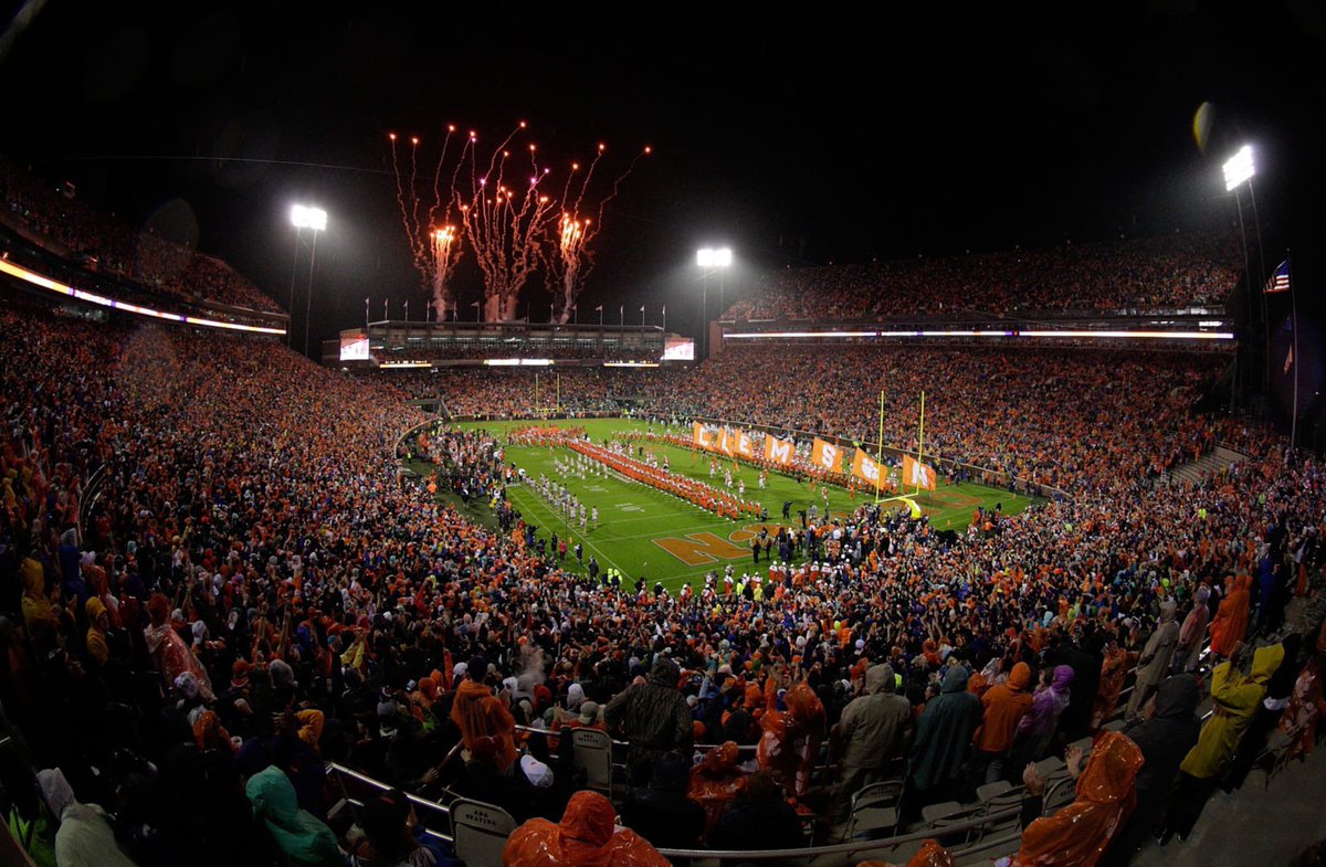 College Football Campus Tour tweet media