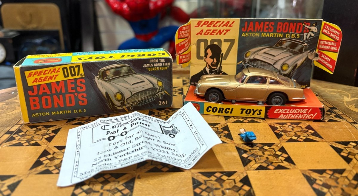 James Bond Collector tweet media