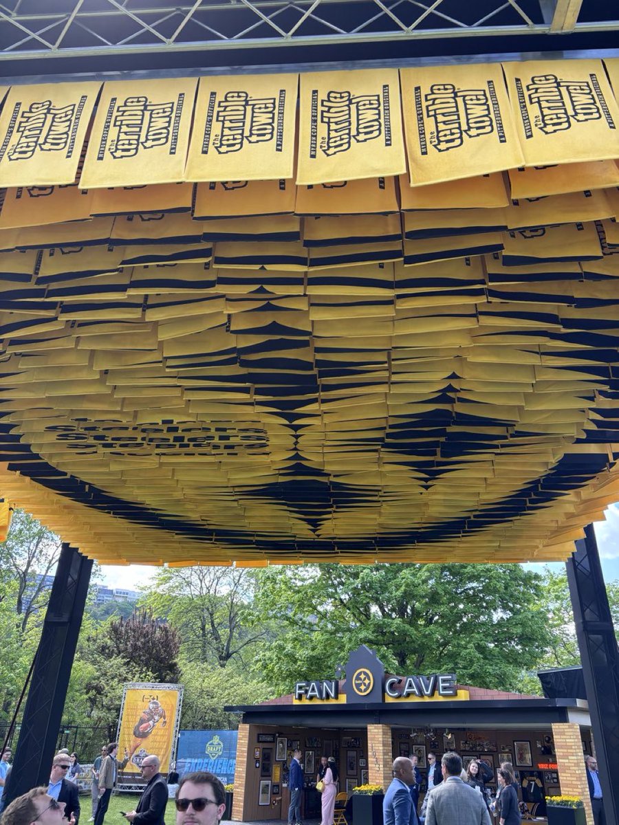 Bussin' With The Boys tweet media