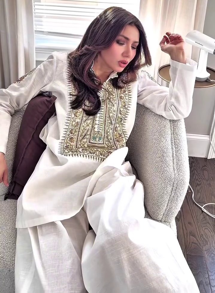 StanMahirakhan's tweet image. A baddie in tradition hits different ! @TheMahiraKhan #mahirakhan
