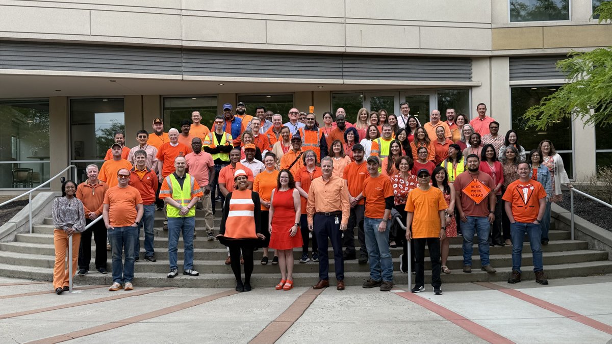 VaDOTNOVA's tweet photo. Thank you to everyone who showed supportβ―by wearing orange forβ―#GoOrangeDay! Do your part to keep our π·ββοΈ crews π·ββοΈ safe. Slow down, ditch distractions & focus on the road when driving through ourβ―#WorkZones. π§
See more Go Orange Day pics at https://t.co/KgKaGvlDAS https://t.co/qS76y0YU0C