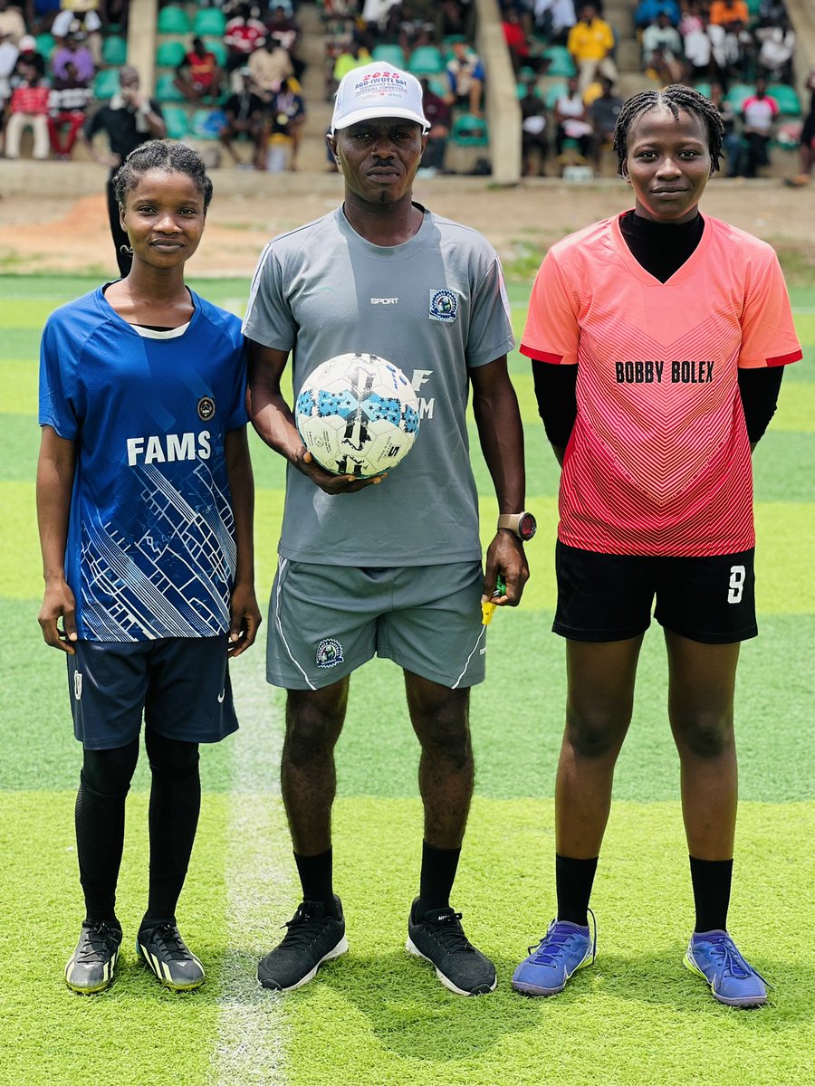 oousports_'s tweet photo. Captain and officials ✨

@Ade_silverboy https://t.co/TuG0h8tNQF